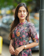 Load image into Gallery viewer, Diya Rose Black Printed Cotton Kurti