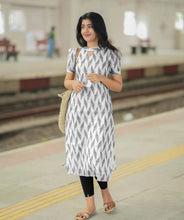 Load image into Gallery viewer, Premium Straight Fit Cotton Kurti