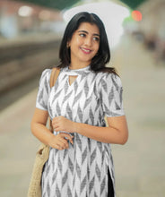 Load image into Gallery viewer, Premium Straight Fit Cotton Kurti