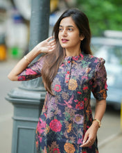 Load image into Gallery viewer, Diya Rose Black Printed Cotton Kurti
