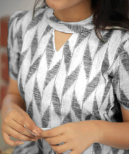 Load image into Gallery viewer, Premium Straight Fit Cotton Kurti
